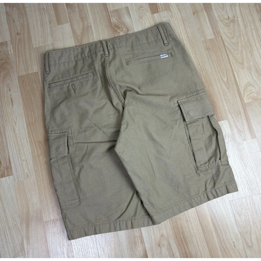 Levi’s Cargo Shorts / Khaki / Tan / Y2K / Size 30